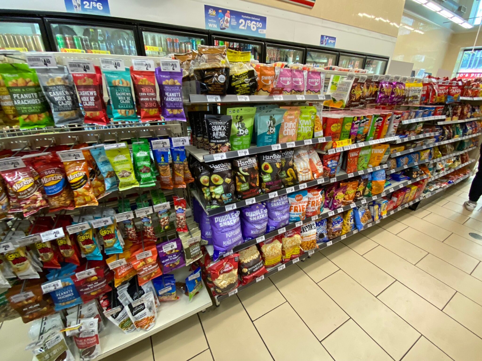 【海外のコンビニ】海外のコンビニは何が売ってる?商品一挙公開 - WorldTravelWorker